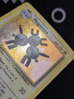 Magneton 9/102 Base Set Pokemon HP Holo CREASE - Image 2