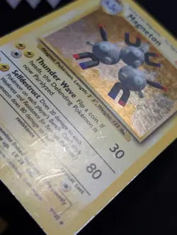 Magneton 9/102 Base Set Pokemon HP Holo CREASE - Image 3