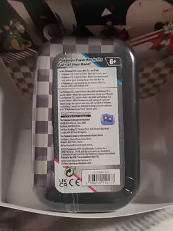 Pokemon TCG Unova Mini Tin – Alomomola & Axew (2 Booster Packs & 1 Sticker Card) - Image 2