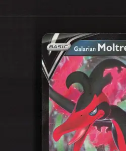 Galarian Moltres V 097/198 Chilling Reign Ultra Rare Holo Pokemon Card NM - Image 3