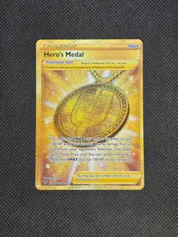 Pokemon - Hero's Medal (Secret) - 201/185 - SWSH04: Vivid Voltage - Holo - Image 1