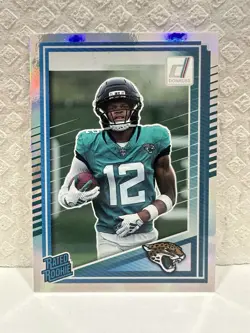 2025 Panini Donruss TRAVIS HUNTER RC No Name Holo Rated Rookie SP JAX JAGUARS 🔥 - Image 3