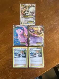 Lot of 5 Pokemon cards - Image 1