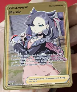 Marnie Pokemon 2020 - #200/202 Full Art Trainer - Holo + Gold Metal Card Set - Image 3