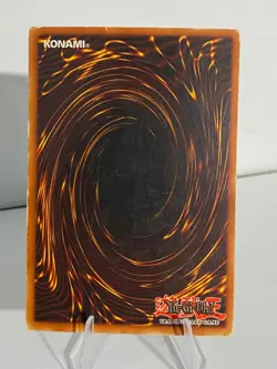 Yu-Gi-Oh! Dark Magician SDY-006 - Ultra Rare Unlimited - HP - light Holo Bleed - Image 2