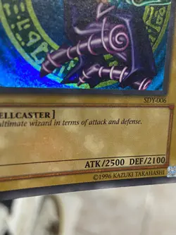 Yu-Gi-Oh! Dark Magician SDY-006 - Ultra Rare Unlimited - HP - light Holo Bleed - Image 3