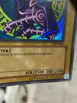 Yu-Gi-Oh! Dark Magician SDY-006 - Ultra Rare Unlimited - HP - light Holo Bleed - Image 4