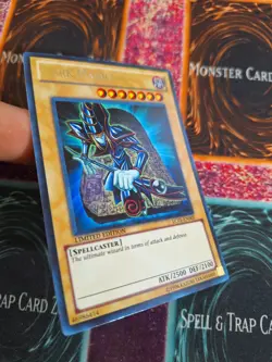 Yu-Gi-Oh! Dark Magician LC01-EN005 Ultra Rare Limited Near Mint f6/ - Image 2