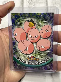 2000 Topps Pokemon #102 Exeggcute (TV Animation Series 2) Blue Logo NM/MT Card - Image 1