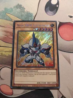 YUGIOH Neos Eroe Elementale BLMM-it003 Rara segreta 1stEd CHIBI alt Artwork nm - Image 1