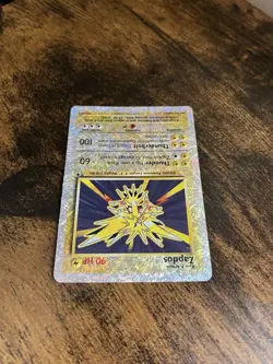 Pokemon TCG Zapdos Reverse Holo Rare Legendary Collection 19/110 Damaged - Image 4