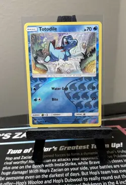 Totodile 18/73 Reverse Holo Sun & Moon Shining Legends Pokemon Card 2017 NM - Image 1