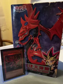 Yu-Gi-Oh! Slifer the Sky Dragon (LC01-EN002) Ultra Rare Limited Edition with toy - Image 1