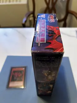 Yu-Gi-Oh! Slifer the Sky Dragon (LC01-EN002) Ultra Rare Limited Edition with toy - Image 4
