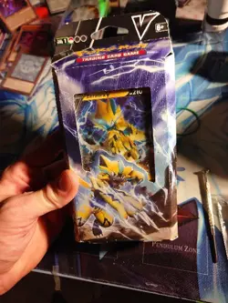 Pokemon TCG v Battle Deck Deoxys Zeraora - Image 1
