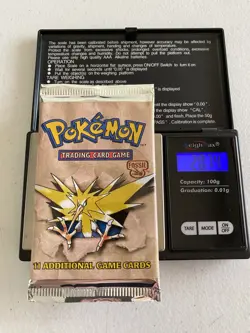 1999 Pokemon Fossil Unlimited Booster Pack Zapdos Artwork Factory Sealed WOTC - Image 3