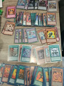 Nice Yu-Gi-Oh Card Mixed Lot Cards in A Vintage Collectors Yu-Gi-Oh Box. Inserts - Image 5