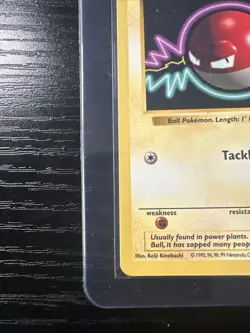Voltorb 67/102 Base Set Shadowless WOTC Vintage Pokemon - Image 2