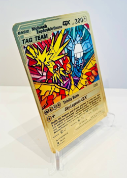 Pokemon Karte Moltres Zapdos Arktos GX Gold Metallkarte – TAG TEAM –Geschenkidee - Image 2