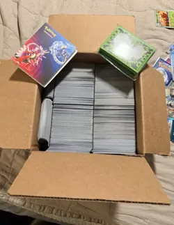 Pokemon TCG mixed bulk. 12lbs/3000 Com/Uncom 50 holo/RHolo mini binder, sleeves - Image 1