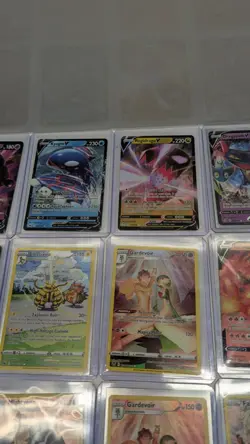 Lot of 40 Pokemon Cards Halos Rares L - Image 4