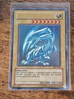 Blue -Eyes White Dragon SDK-E001 - Ultra Rare Unlimited Starter Deck YuGiOh - Image 1