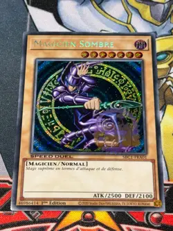 CARTE Yu Gi Oh MAGICIEN SOMBRE SBC1-FRA01 SECRET RARE - Image 1
