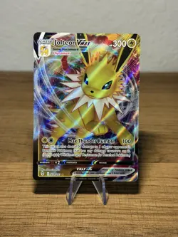 Jolteon VMAX 051/203 SWSH07: Evolving Skies Holo Ultra Rare Pokemon TCG NM - Image 1