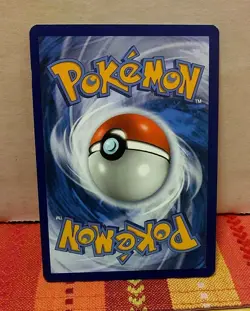 POKEMON Charizard 025/185 Vivid Voltages Set, Rare, NM Condition. - Image 3