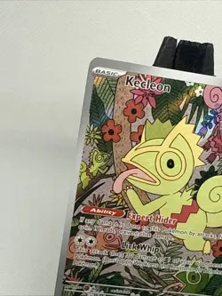 Pokemon Kecleon 213/191 Illustration Rare Full Art Holo Sv08: Surging Sparks EN - Image 4