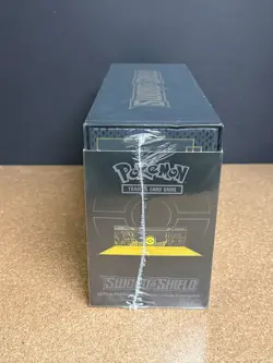 POKEMON SWORD AND SHIELD ZACIAN & ZAMAZENTA ULTRA-PREMIUM COLLECTION BOX SEALED - Image 3