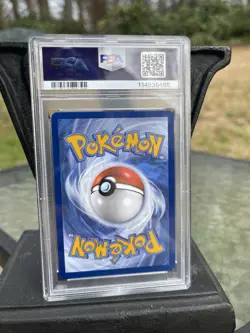 2025 POKEMON PRE EN-PRISMATIC EVOLUTIONS POKE BALL REVERSE HOLO UMBREON PSA 8 - Image 2