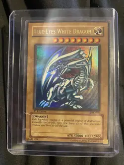 Blue-Eyes White Dragon 1st Edition SDK-001 – Yu-Gi-Oh! – Damaged Condition - Image 1