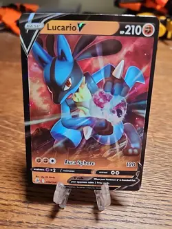 Lucario v 146/264 Swsh08: Fusion Strike Holo LP 2021 Pokemon TCG - Image 1