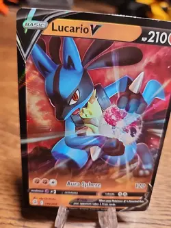 Lucario v 146/264 Swsh08: Fusion Strike Holo LP 2021 Pokemon TCG - Image 2