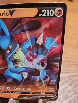 Lucario v 146/264 Swsh08: Fusion Strike Holo LP 2021 Pokemon TCG - Image 3