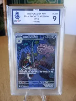 Team Rocket’s Weezing 105/098 AR sv10 Glory Of Team Rocket Pokemon Card Korean - Image 1
