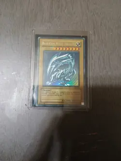 Yu-Gi-Oh! Blue-Eyes White Dragon SDK-001 First Edition 1996 LP Ultra Rare Card - Image 1