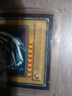 Yu-Gi-Oh! Blue-Eyes White Dragon SDK-001 First Edition 1996 LP Ultra Rare Card - Image 4