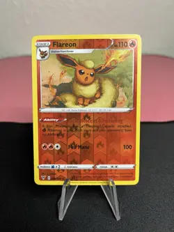 Flareon 026/185 Pokemon Swsh04: Vivid Voltage Rare Reverse Holo Trading Card - Image 1