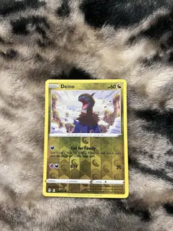 Deino Reverse Holo - 113/203 - Evolving Skies Pokemon 2021 NM - Image 1