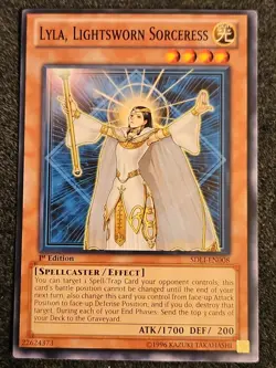 *Misprint* Yugioh Lyla, Lightsworn Sorceress SDLI-EN008 Common 1st Ed NM Miscut - Image 1