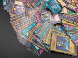 JOB LOT of OVER 700x UNSORTED 'Yu-Gi-Oh! ' Trading Game Cards - Image 3