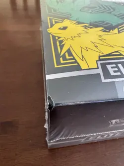 Evolving Skies Elite Trainer Box(Flareon/Jolteon/Umbreon/Leafeon) SMALL TEAR - Image 2