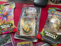 Pokemon retail lot with holograms perfect order - Image 3