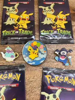 Pokemon Charmander Keychain, 4 Pins & 4 Sealed Trick Or Treat Card Pack Lot - Image 3