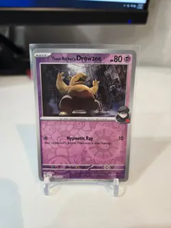 Team Rocket's Drowzee 079/182 Sv10: Destined Rivals Reverse Holo - Image 1