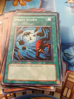 Heavy Storm SD6-EN023 Structure Deck: Spellcaster's Judgment 1st Edition - Image 1