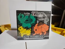 Pokemon TCG: Sword & Shield-Evolving Skies Elite Trainer Box (Jolteon, Flareon, 820650808944 - Image 1