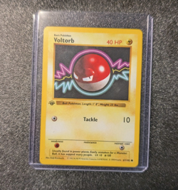 Pokemon Base Set Voltorb 67/102 Shadowless 1st Edition - Image 1